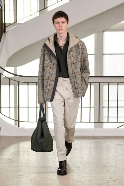Look 10